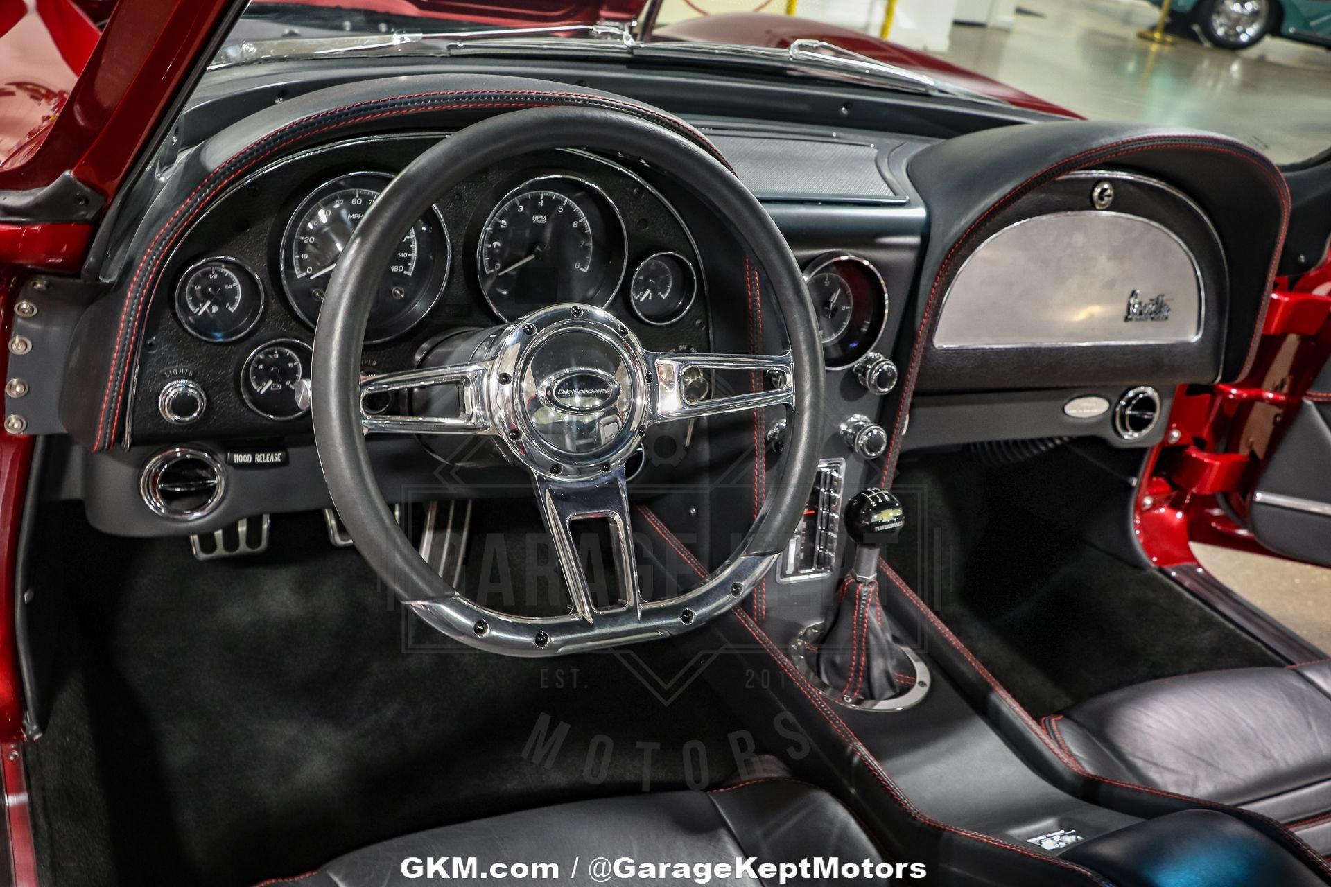 Unknown-Corvette-1967-Red-Black-32