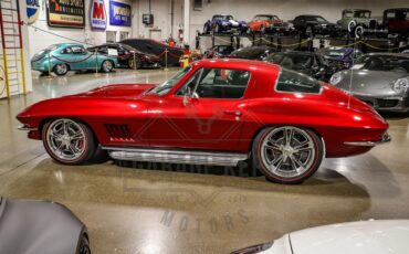 Unknown-Corvette-1967-Red-Black-39