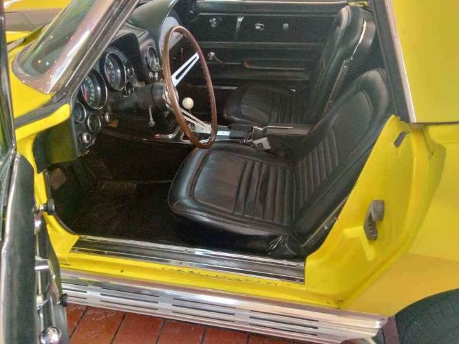 Unknown-Corvette-1967-Yellow-Black-12