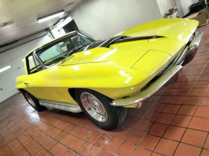 Unknown-Corvette-1967-Yellow-Black-17