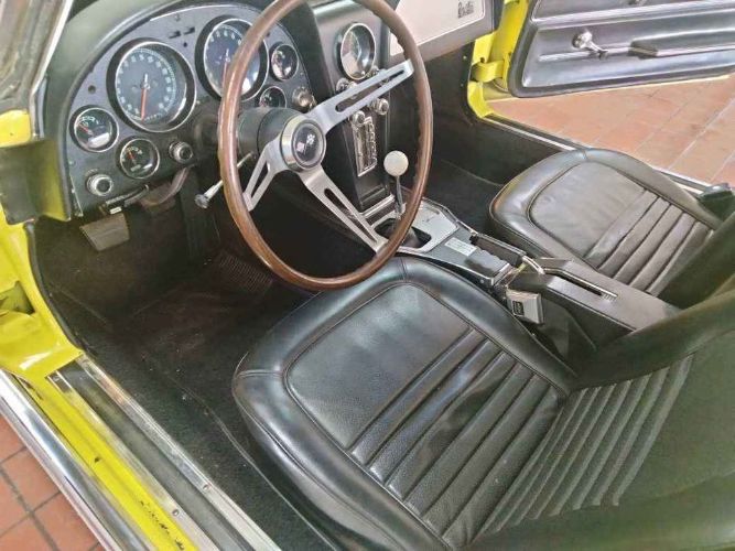 Unknown-Corvette-1967-Yellow-Black-3