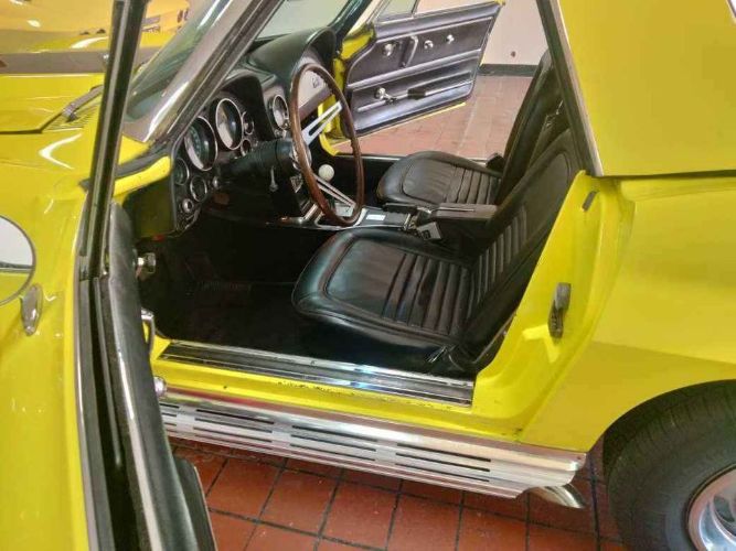 Unknown-Corvette-1967-Yellow-Black-6