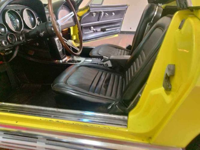 Unknown-Corvette-1967-Yellow-Black-8