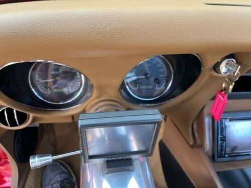Unknown-Corvette-1968-Red-Tan-19