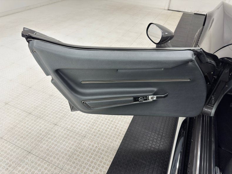 Unknown-Corvette-1968-Shark-Gray-Metallic-Black-21