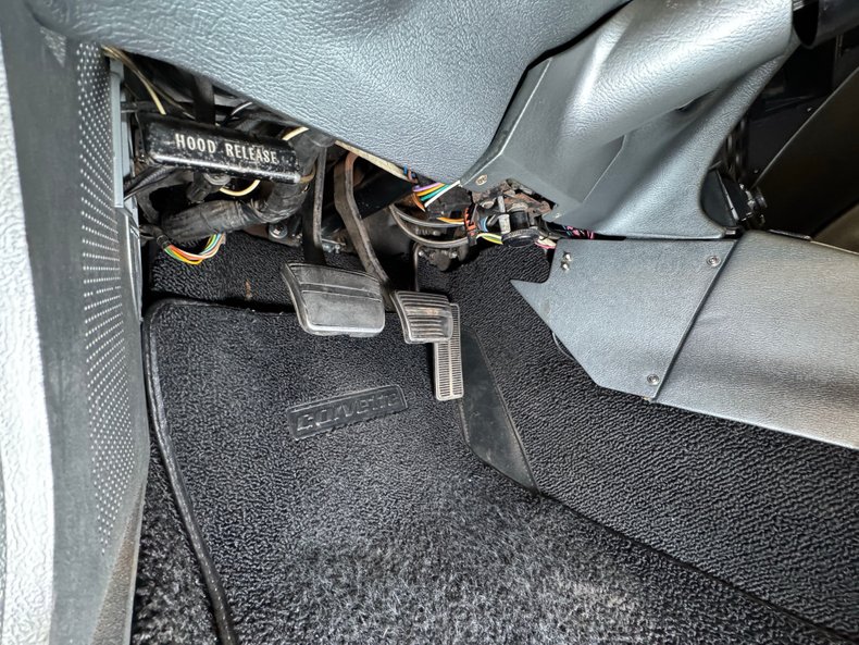 Unknown-Corvette-1968-Shark-Gray-Metallic-Black-35