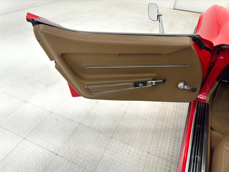 Unknown-Corvette-1968-Torch-Red-Saddle-41