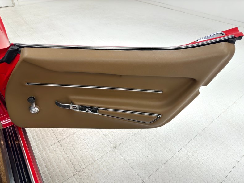 Unknown-Corvette-1968-Torch-Red-Saddle-42