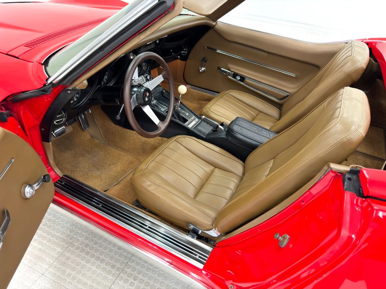 Unknown-Corvette-1968-Torch-Red-Saddle-43