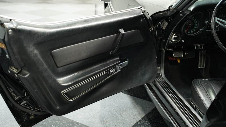 Unknown-Corvette-1969-Black-Black-27