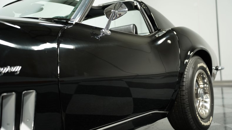 Unknown-Corvette-1969-Black-Black-35