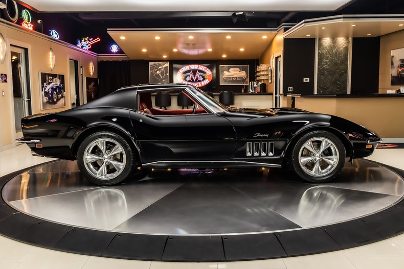 Unknown-Corvette-1969-Black-Red-11