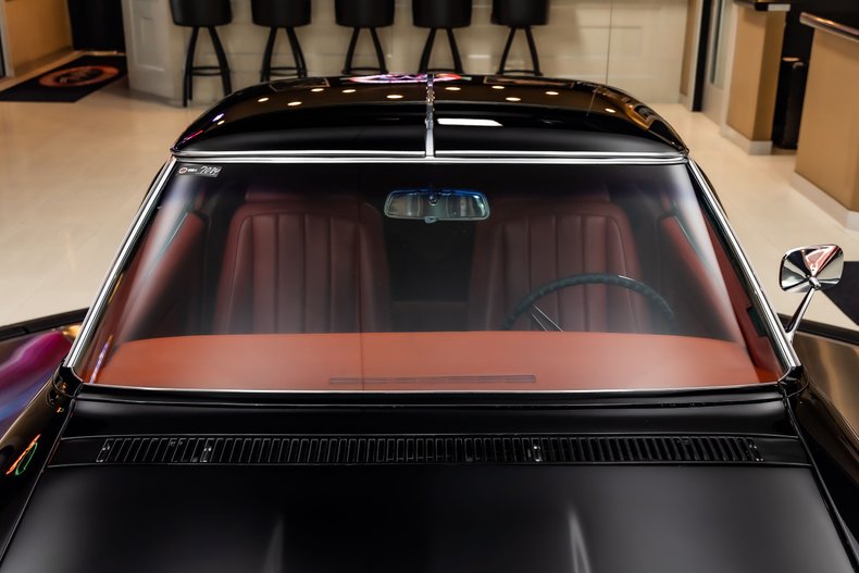 Unknown-Corvette-1969-Black-Red-25