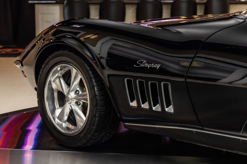 Unknown-Corvette-1969-Black-Red-35