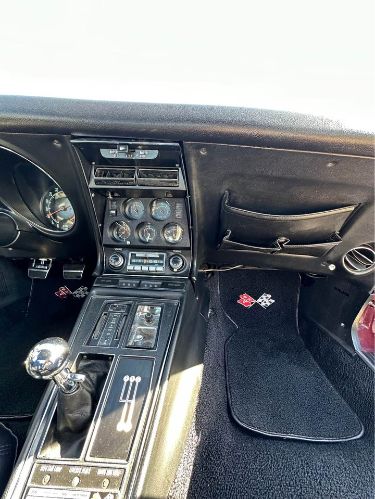 Unknown-Corvette-1969-Burgundy-Black-20