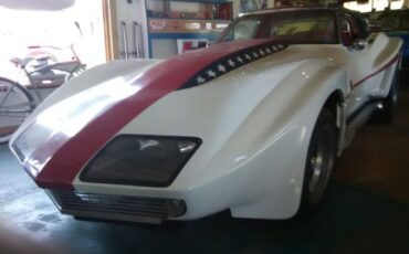 Unknown-Corvette-1970-Custom-Red-14