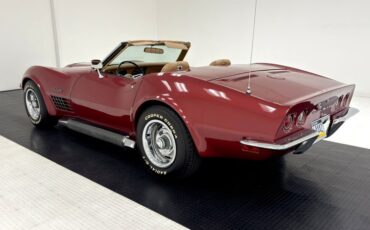 Unknown-Corvette-1970-Marlboro-Maroon-Saddle-10