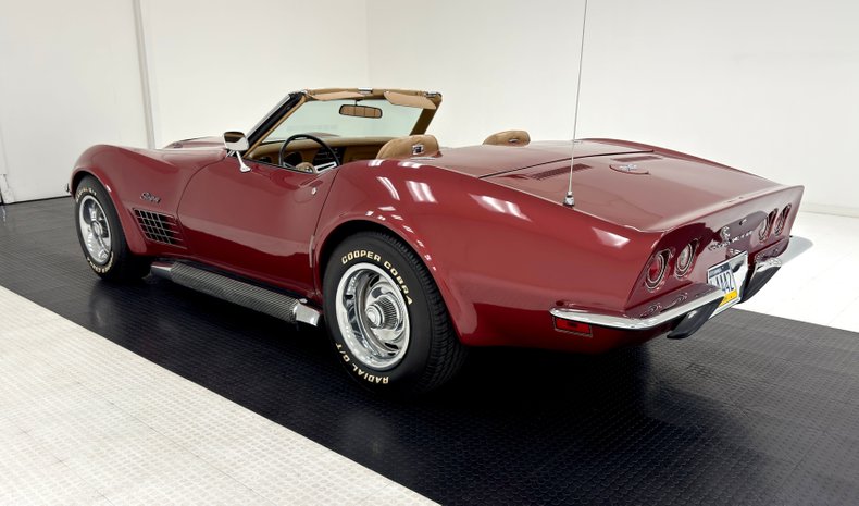 Unknown-Corvette-1970-Marlboro-Maroon-Saddle-10