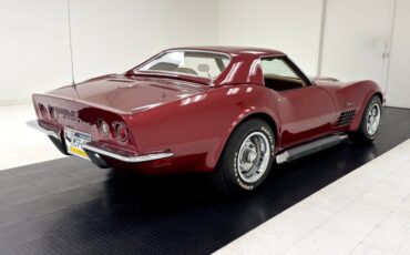 Unknown-Corvette-1970-Marlboro-Maroon-Saddle-12