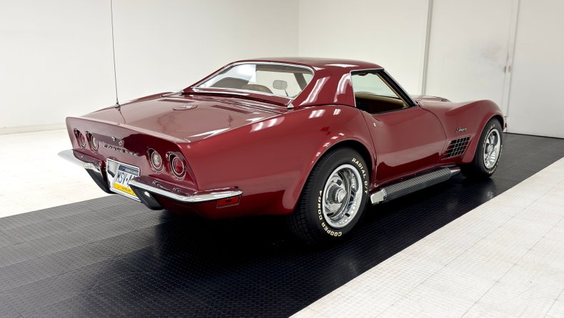 Unknown-Corvette-1970-Marlboro-Maroon-Saddle-12