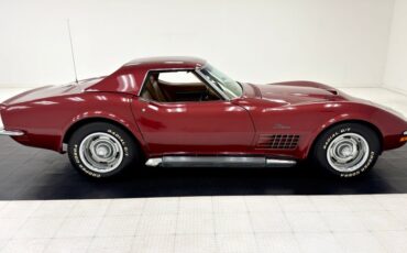 Unknown-Corvette-1970-Marlboro-Maroon-Saddle-13