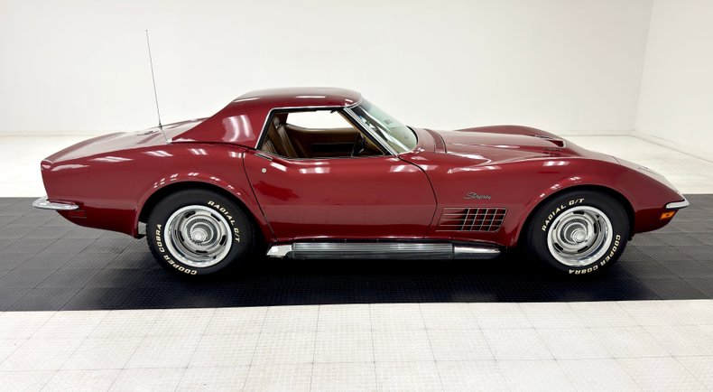 Unknown-Corvette-1970-Marlboro-Maroon-Saddle-13