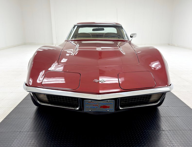 Unknown-Corvette-1970-Marlboro-Maroon-Saddle-15