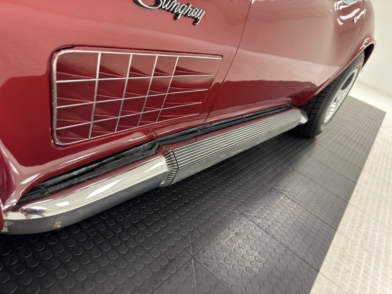 Unknown-Corvette-1970-Marlboro-Maroon-Saddle-19