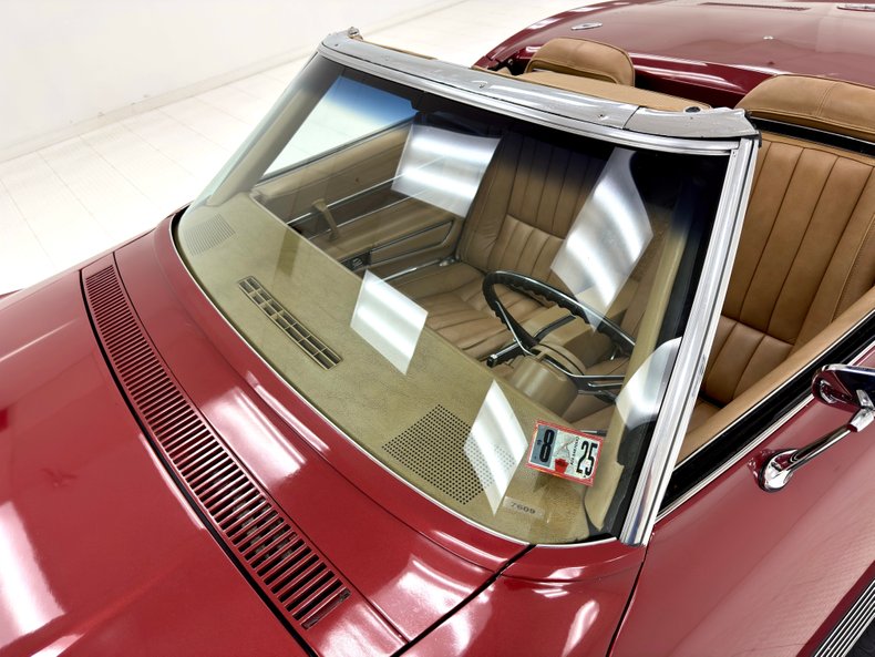 Unknown-Corvette-1970-Marlboro-Maroon-Saddle-20