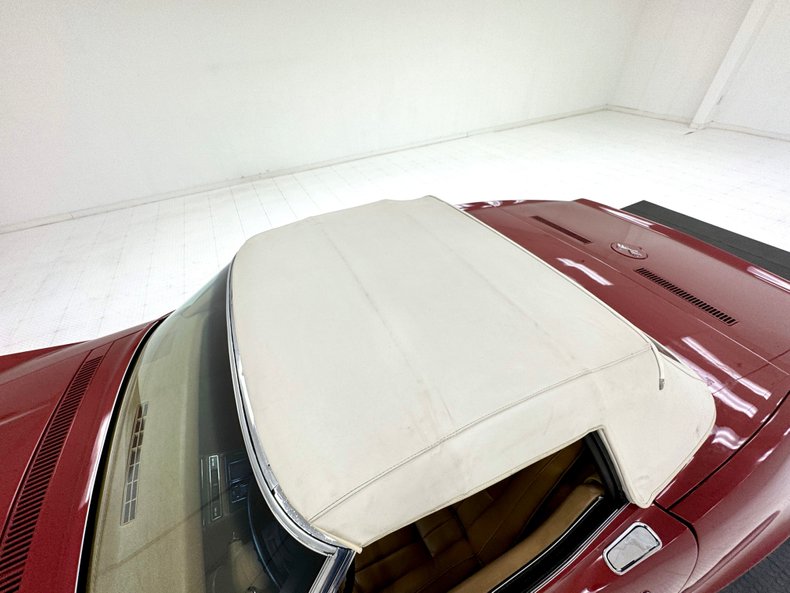 Unknown-Corvette-1970-Marlboro-Maroon-Saddle-22