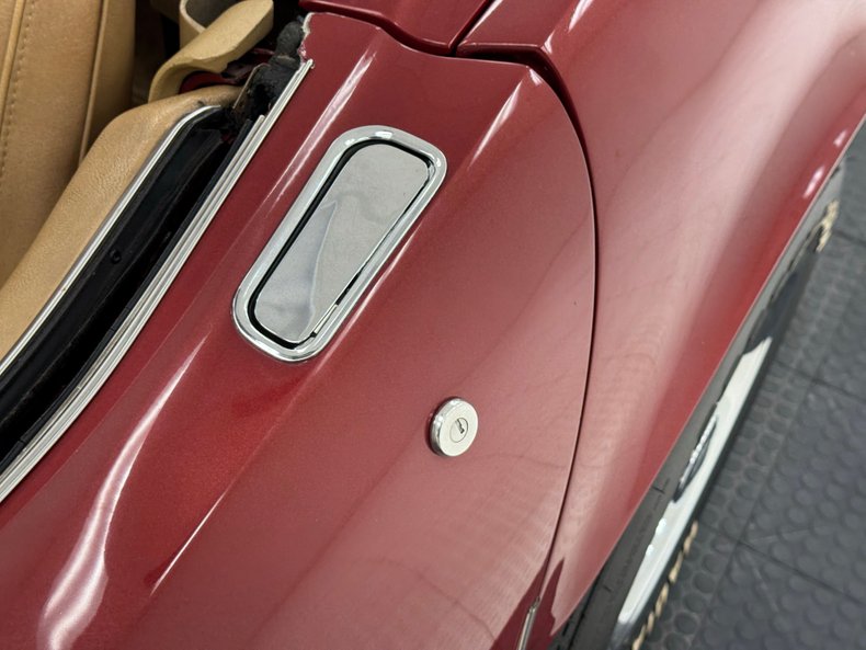 Unknown-Corvette-1970-Marlboro-Maroon-Saddle-24