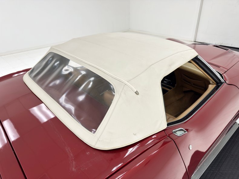 Unknown-Corvette-1970-Marlboro-Maroon-Saddle-26