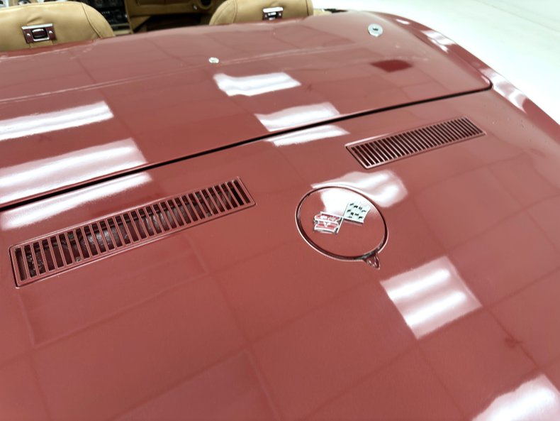 Unknown-Corvette-1970-Marlboro-Maroon-Saddle-28