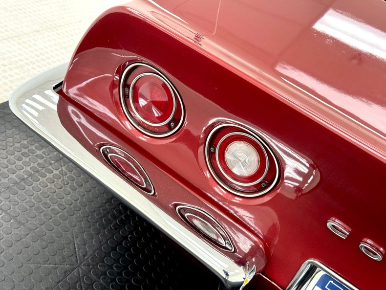 Unknown-Corvette-1970-Marlboro-Maroon-Saddle-29