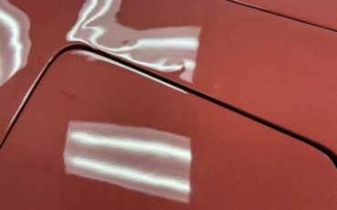 Unknown-Corvette-1970-Marlboro-Maroon-Saddle-3
