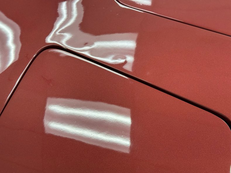 Unknown-Corvette-1970-Marlboro-Maroon-Saddle-3