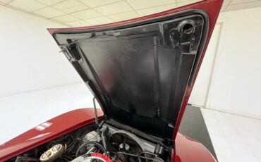 Unknown-Corvette-1970-Marlboro-Maroon-Saddle-33