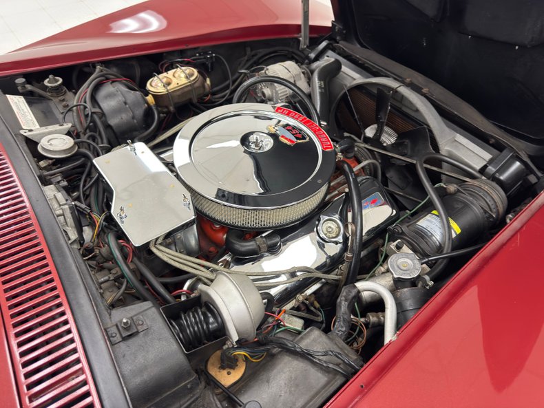 Unknown-Corvette-1970-Marlboro-Maroon-Saddle-34