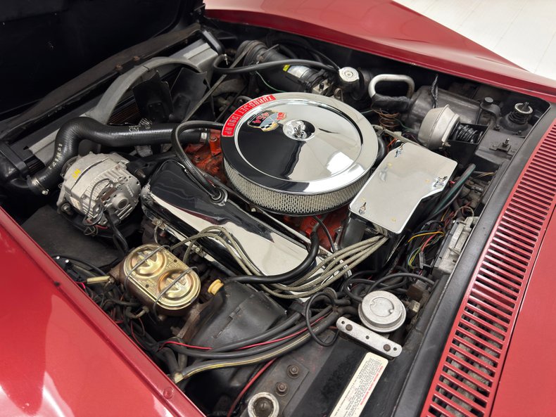 Unknown-Corvette-1970-Marlboro-Maroon-Saddle-37