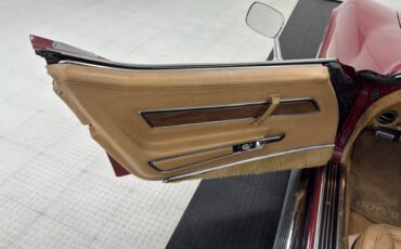 Unknown-Corvette-1970-Marlboro-Maroon-Saddle-38