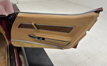 Unknown-Corvette-1970-Marlboro-Maroon-Saddle-39