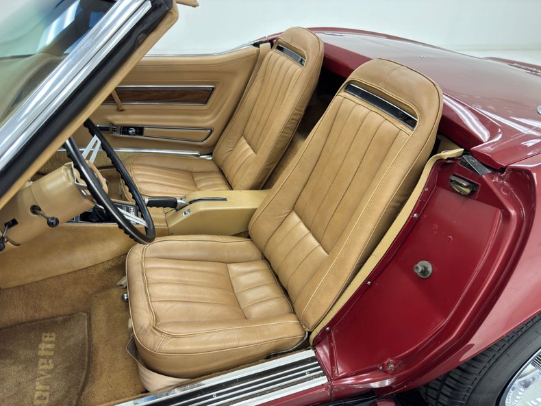 Unknown-Corvette-1970-Marlboro-Maroon-Saddle-40