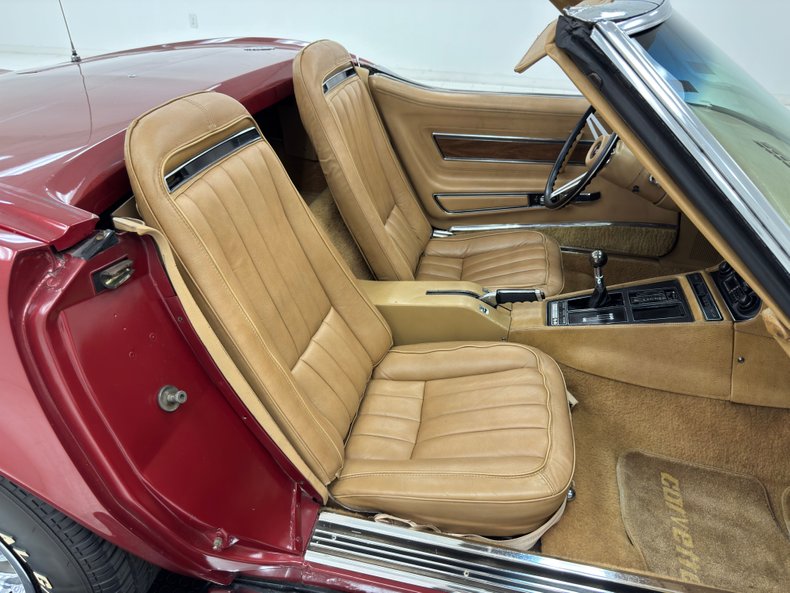 Unknown-Corvette-1970-Marlboro-Maroon-Saddle-42