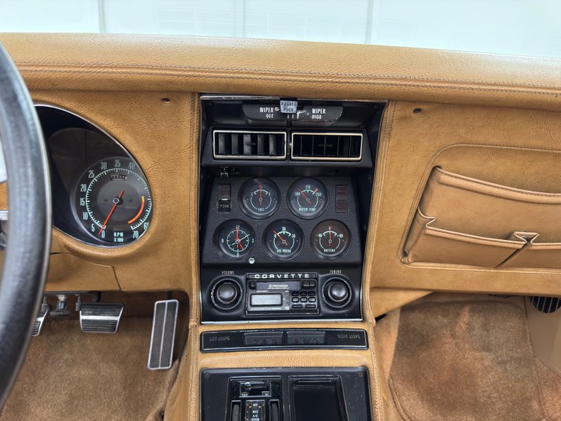 Unknown-Corvette-1970-Marlboro-Maroon-Saddle-49