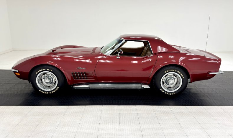 Unknown-Corvette-1970-Marlboro-Maroon-Saddle-5