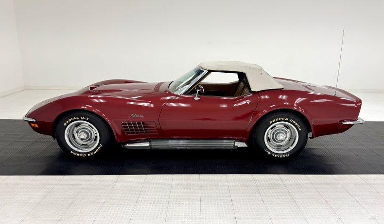 Unknown-Corvette-1970-Marlboro-Maroon-Saddle-6