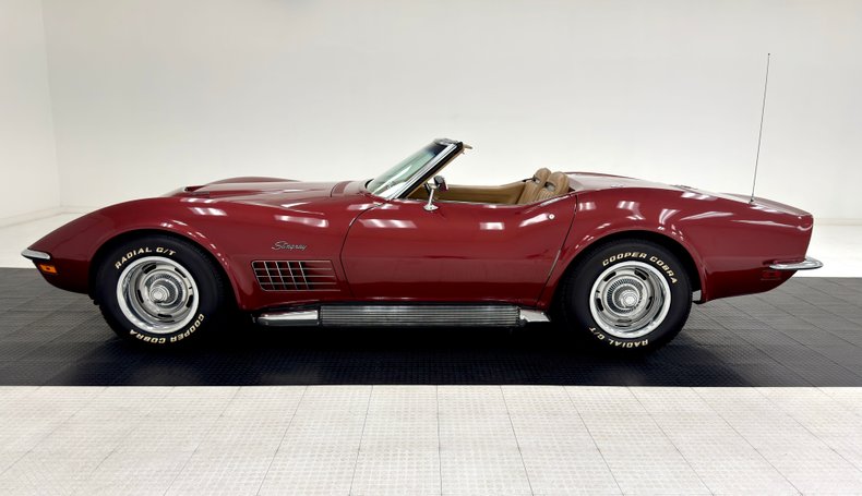 Unknown-Corvette-1970-Marlboro-Maroon-Saddle-7