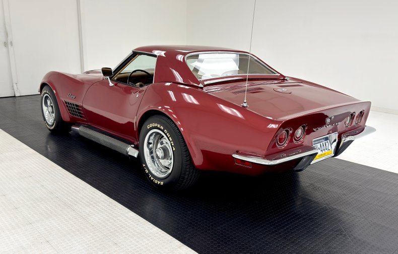 Unknown-Corvette-1970-Marlboro-Maroon-Saddle-8
