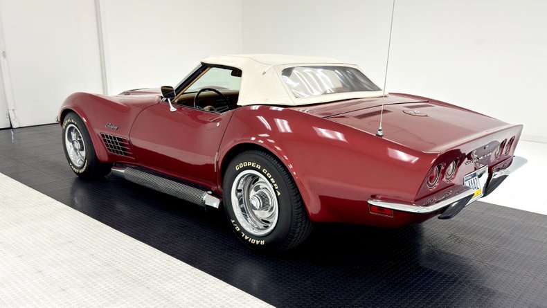 Unknown-Corvette-1970-Marlboro-Maroon-Saddle-9