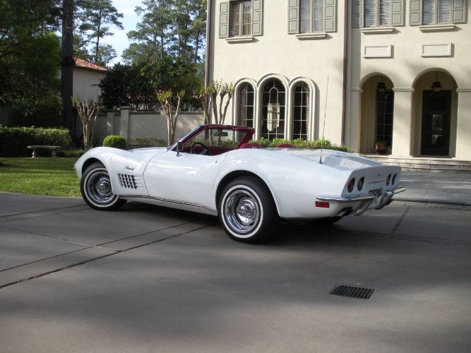 Unknown-Corvette-1970-White-Red-1